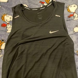 Black Nike tank top dri fit large large